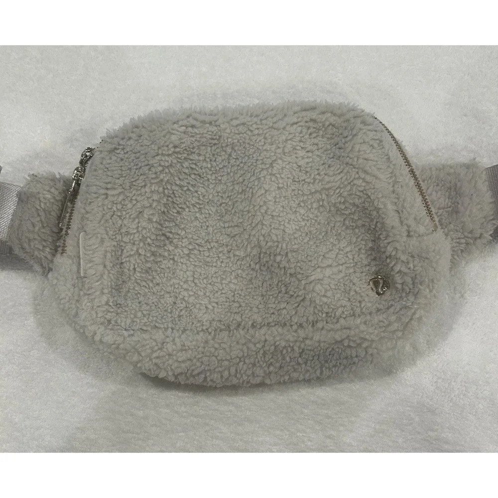 Lululemon Everywhere Belt Bag‎ Plush Fleece Ivory White Fanny Pack New With Tag